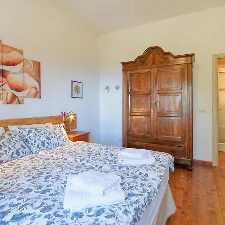3 Bedroom Amazing In Castiglione Chiavarese
