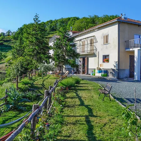 3 Bedroom Amazing In Castiglione Chiavarese